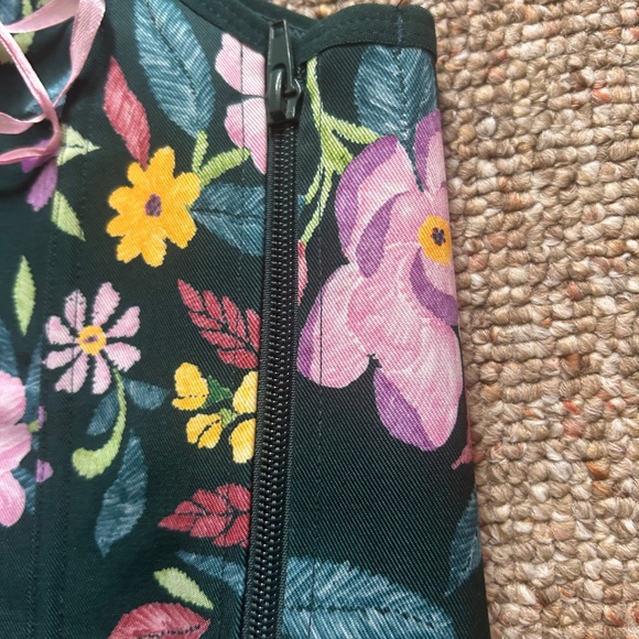 AdoreMe Corset size large - perfect for RenFest - Picture 2 of 4